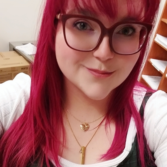 Meet the Posher Other - Greetings From Your Posher, Steph! 💚✨️